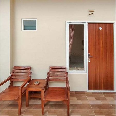 Готель Reddoorz Near Bns Batu Tlekung Екстер'єр фото